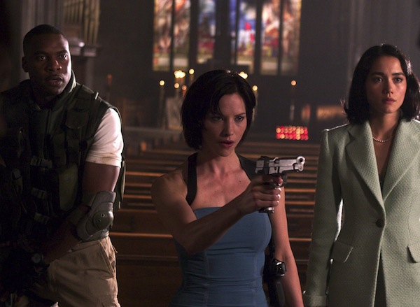 Resident Evil: Apocalipsis (2004), el videojuego hace presencia en pantalla